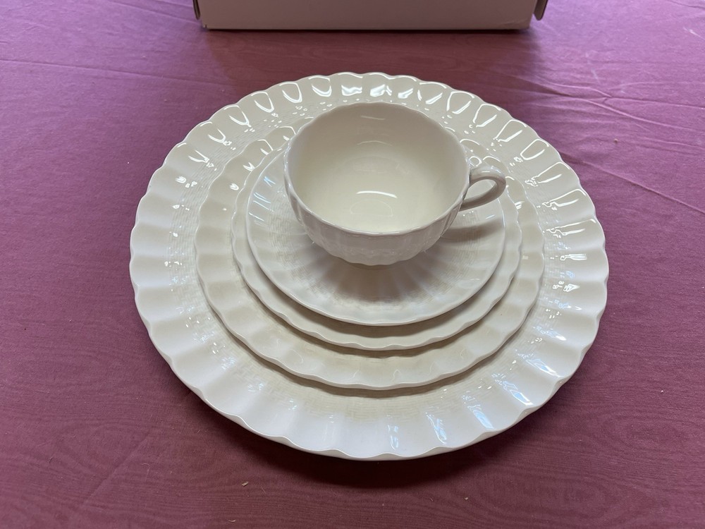 Chelsea Wicker Spode 5 Piece Place Setting NOS