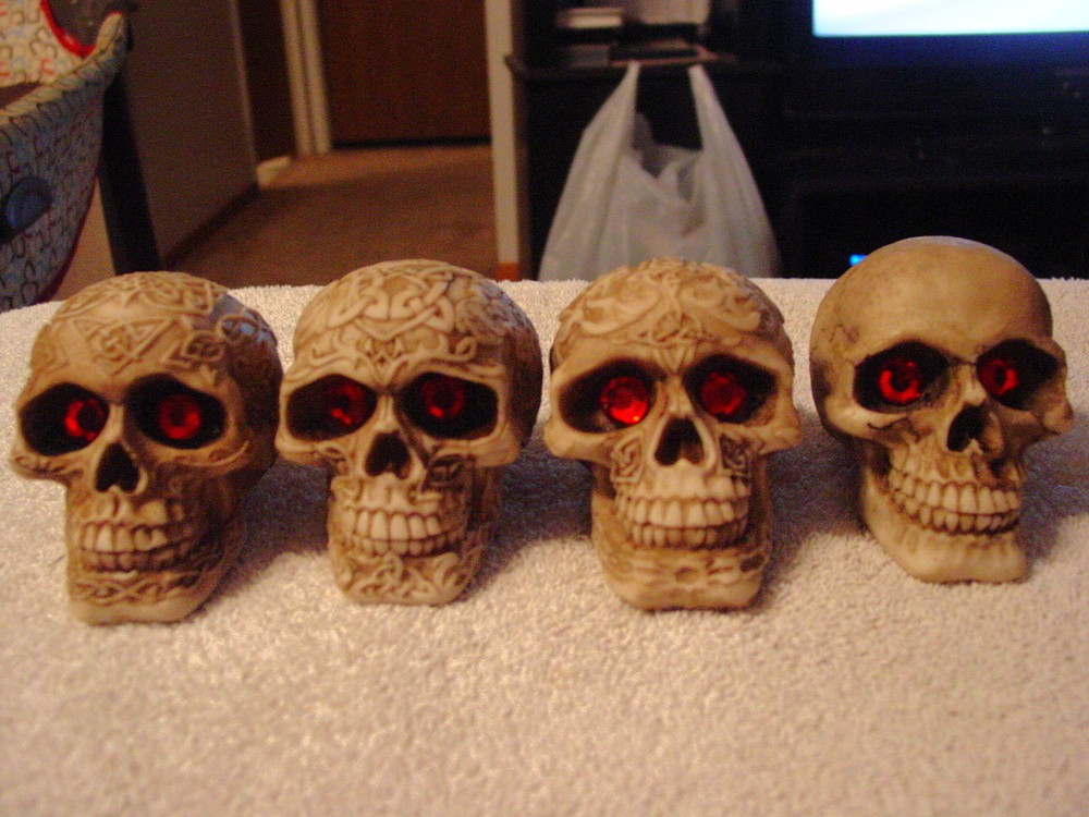 SKULL FIGURINE SET #2 ( SET OF 4 )