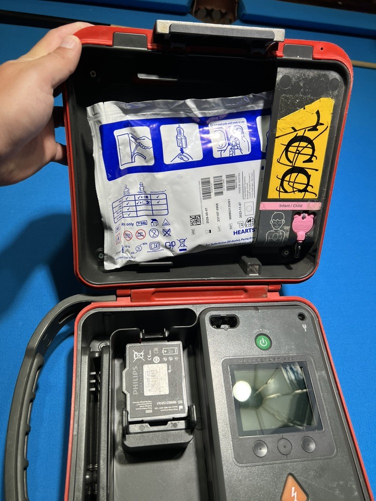PHILIPS HeartStart FR3 AED Q-CPR