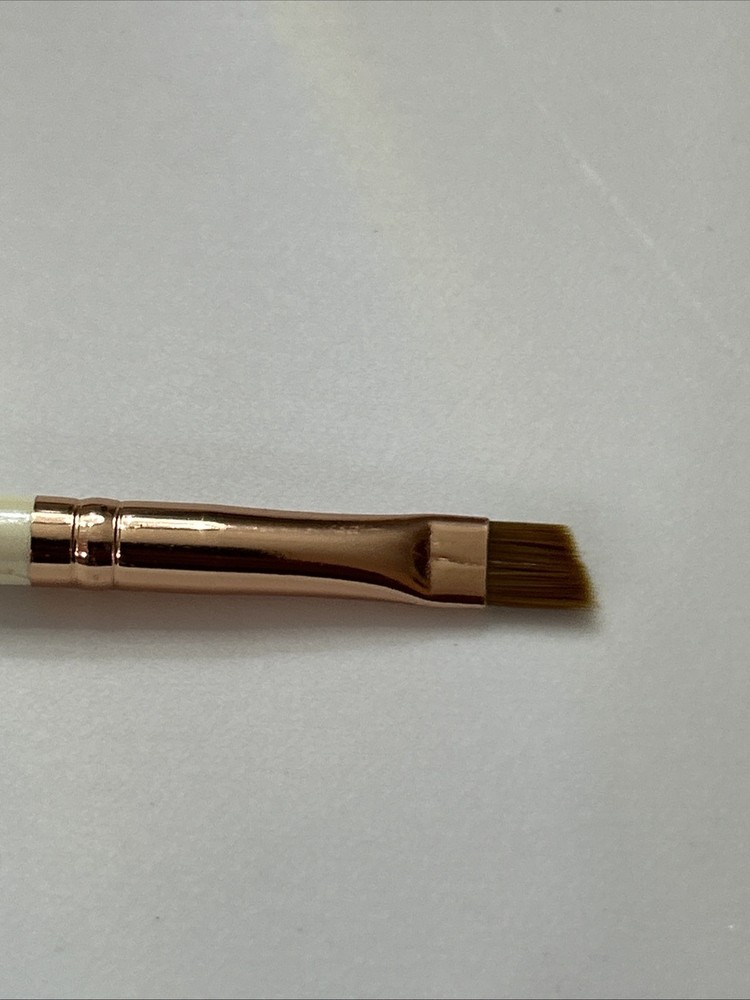 This double-sided eyebrow and eyelash tool