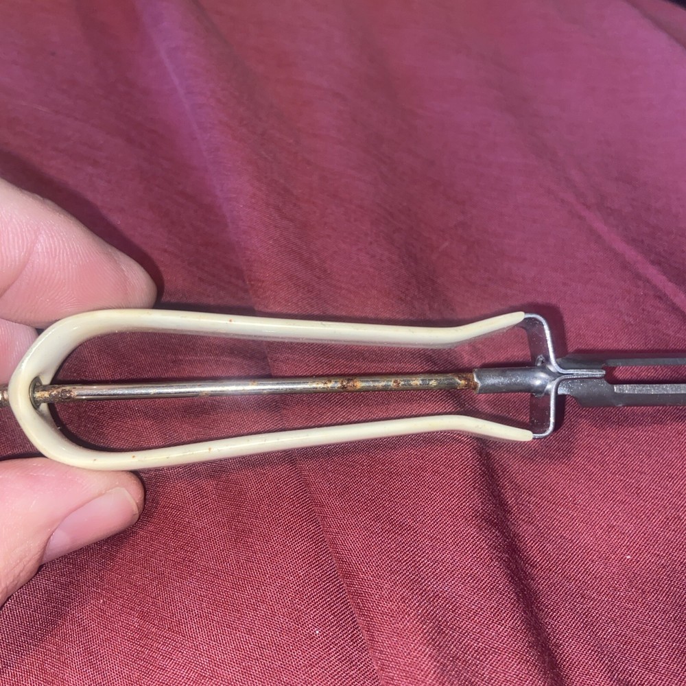 Vegetable Floating Blade Peeler Stainless White Rubber Handle 6"