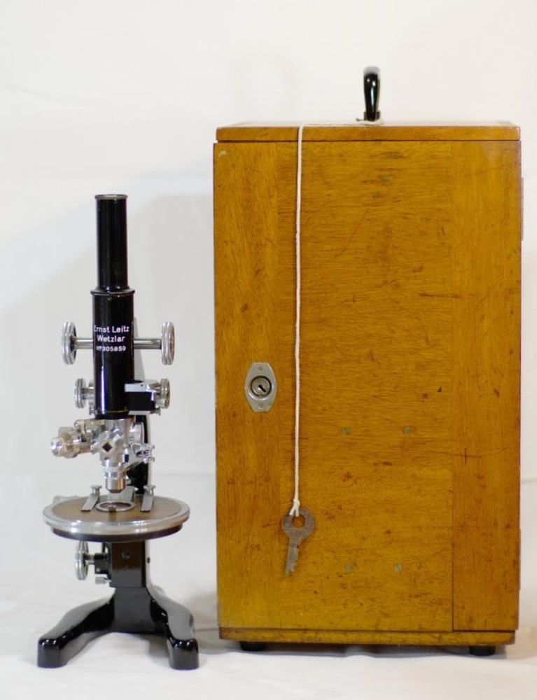 Antique Ernst Leitz MOP Polarizing Microscope 1936 Black w/ Berek+Obj Set