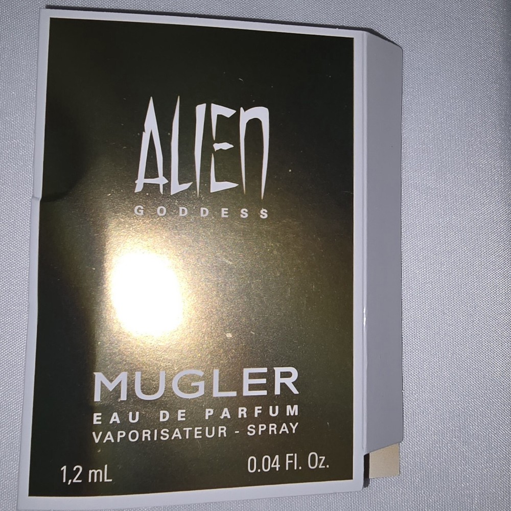 🆕🆕Mugler Cosmetic / Makeup Bag / Clutch & Samples - Gift