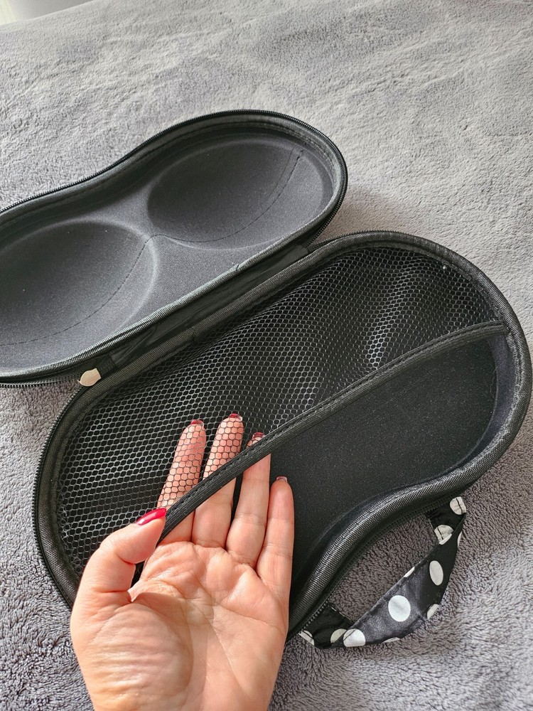 Zipped bra organiser