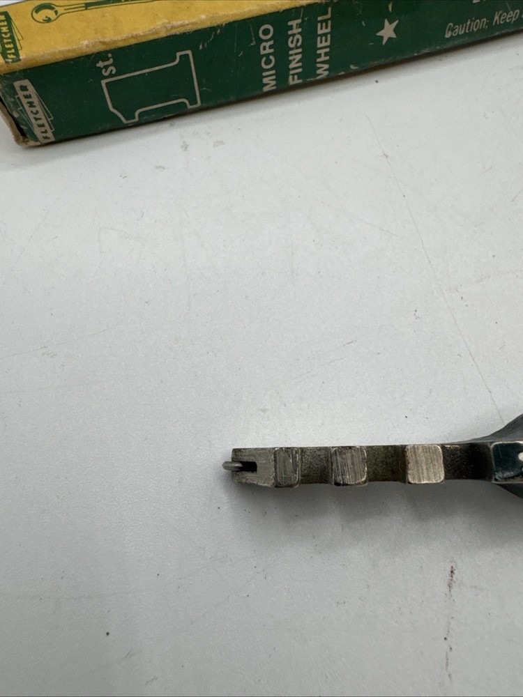 Fletcher Vintage Glass Cutter