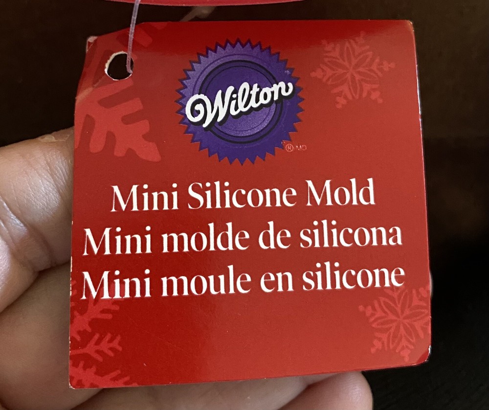 4 Wilton Gingerbread men Mini silicone molds