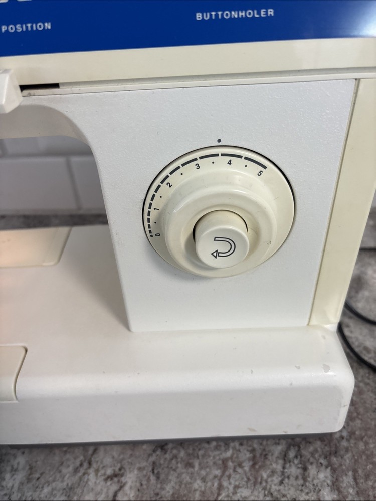 SINGER SM-14C Sewing Machine - Zigzag Free Arm - 17 Functions, Extras Tested