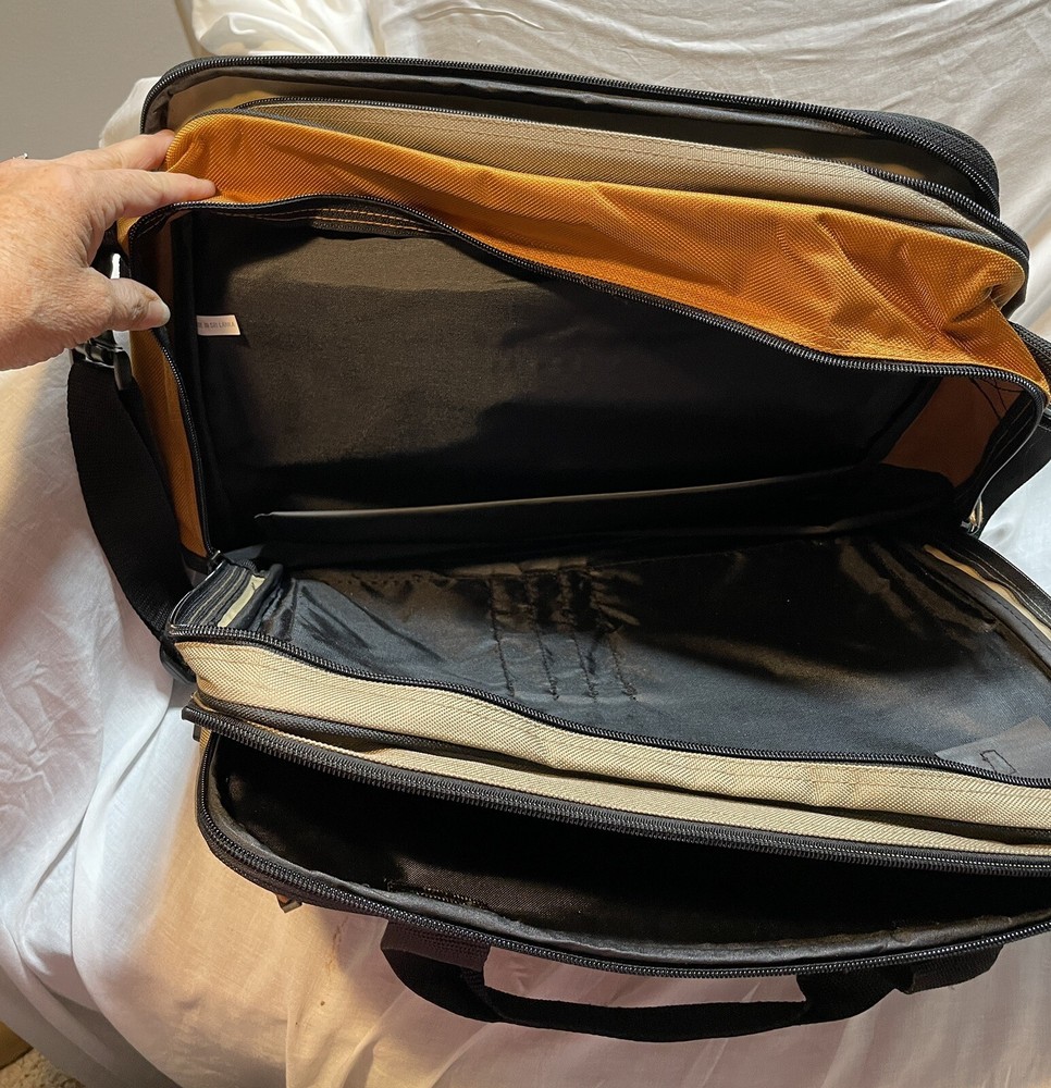 Penn USA Messenger Notebook Bag