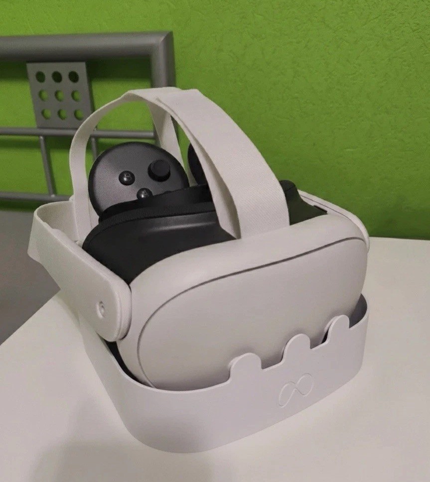 Meta Quest 3 Virtual Headset Holder Display Stand Holds 2 Controllers White