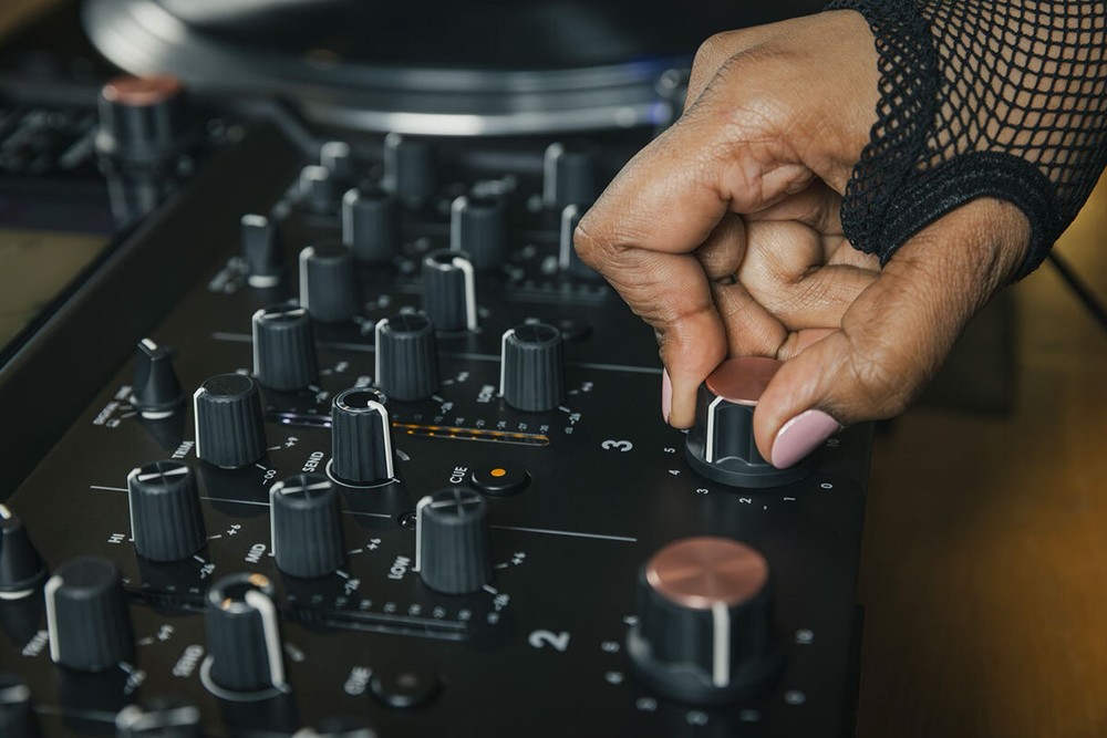 AlphaTheta euphonia Professional Rotary Mixer 4ch