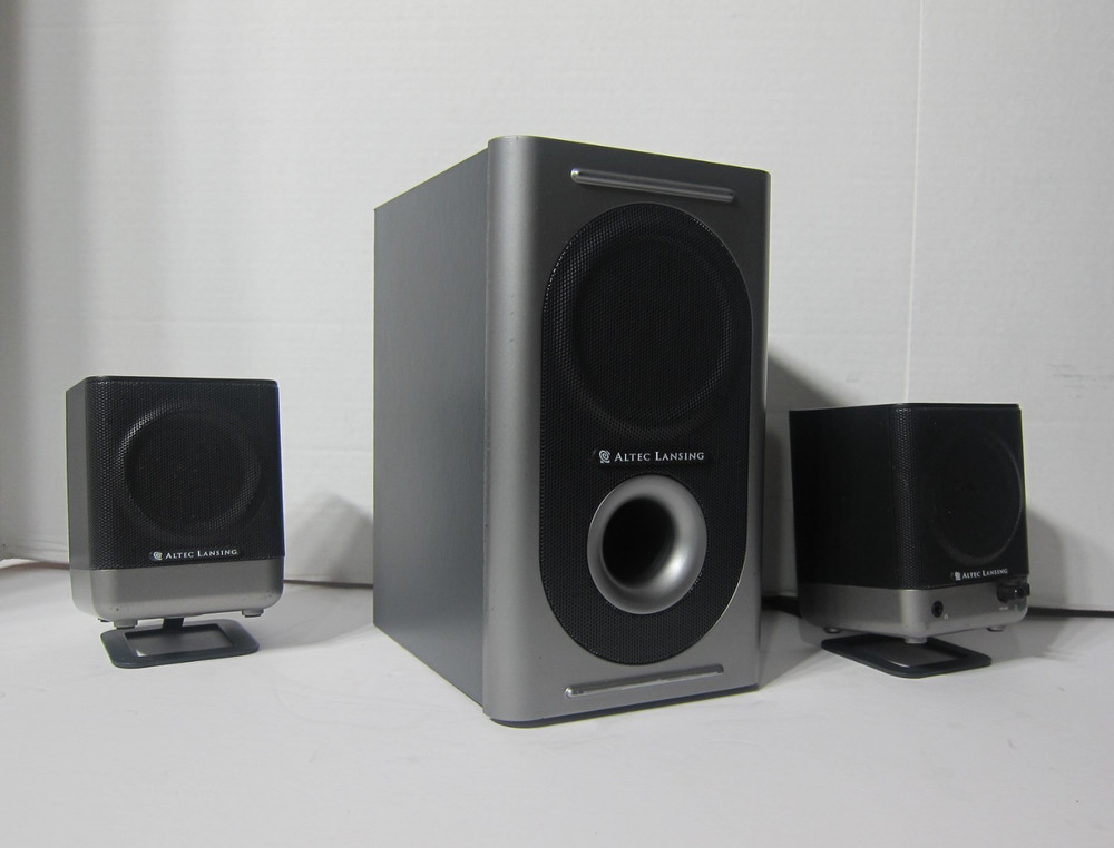 ALTEC LANSING 221 2.1 Multimedia Computer Stereo Speaker System with Manual