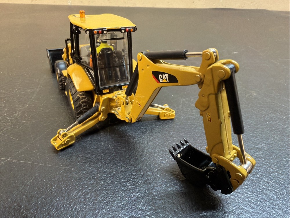 Diecast Masters 1:50 420F2 Backhoe Loader & Tin CLEAN