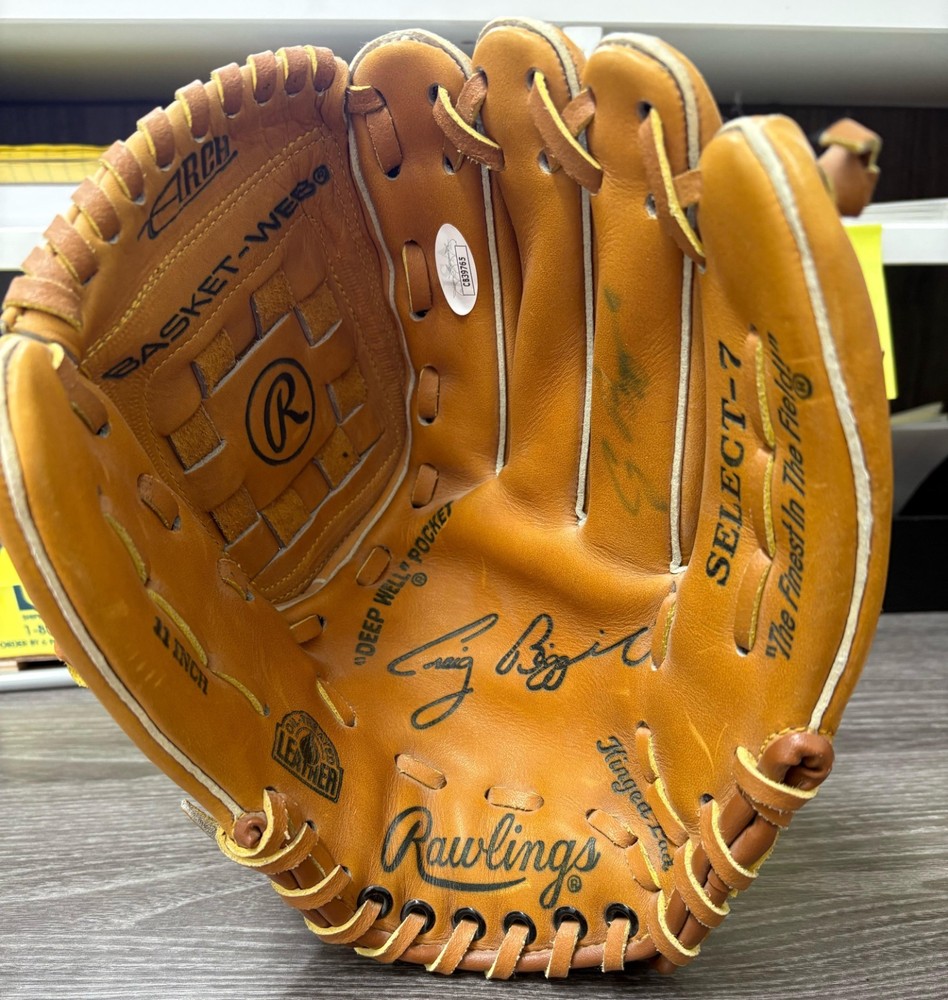 Craig Biggio Signed Baseball Glove JSA