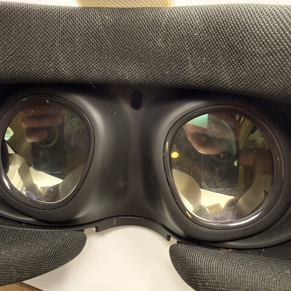 Meta Quest 3 Virtual Reality Headset 128GB White with Controllers READ!!!!