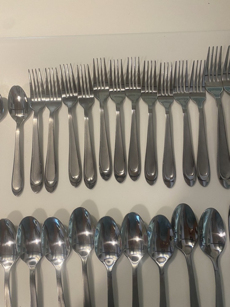Oneida Sand Dune Silver 47 Piece Stainless Flatware Set