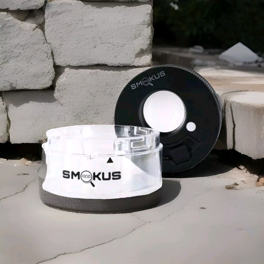 Smokus Focus Jetpack Black Hermetic Container LED Magnification