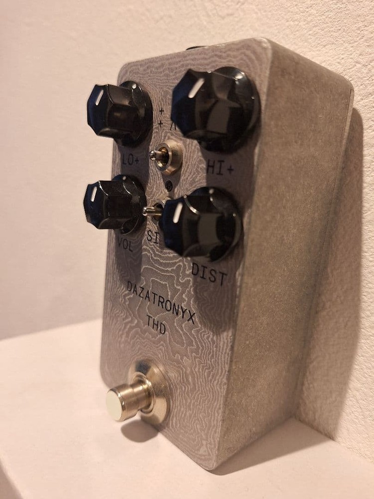 DAZATRONYX/ THD