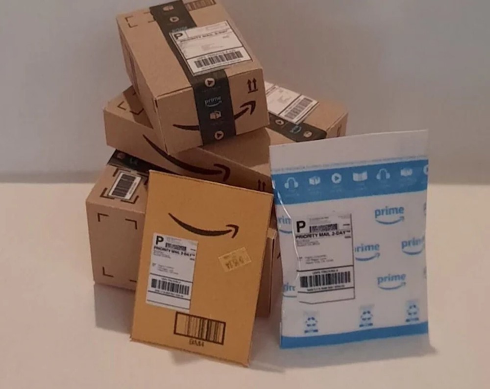Dollhouse Miniature 5pc Amazon Shipping Packages Mailers, Envelopes, Mini Pack