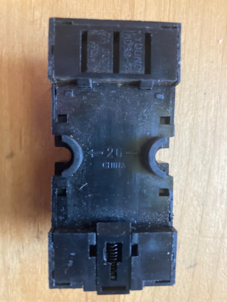 YOUNG NDSQ-14 7AMP 300V RELAY SOCKET, NEW OPEN BOX
