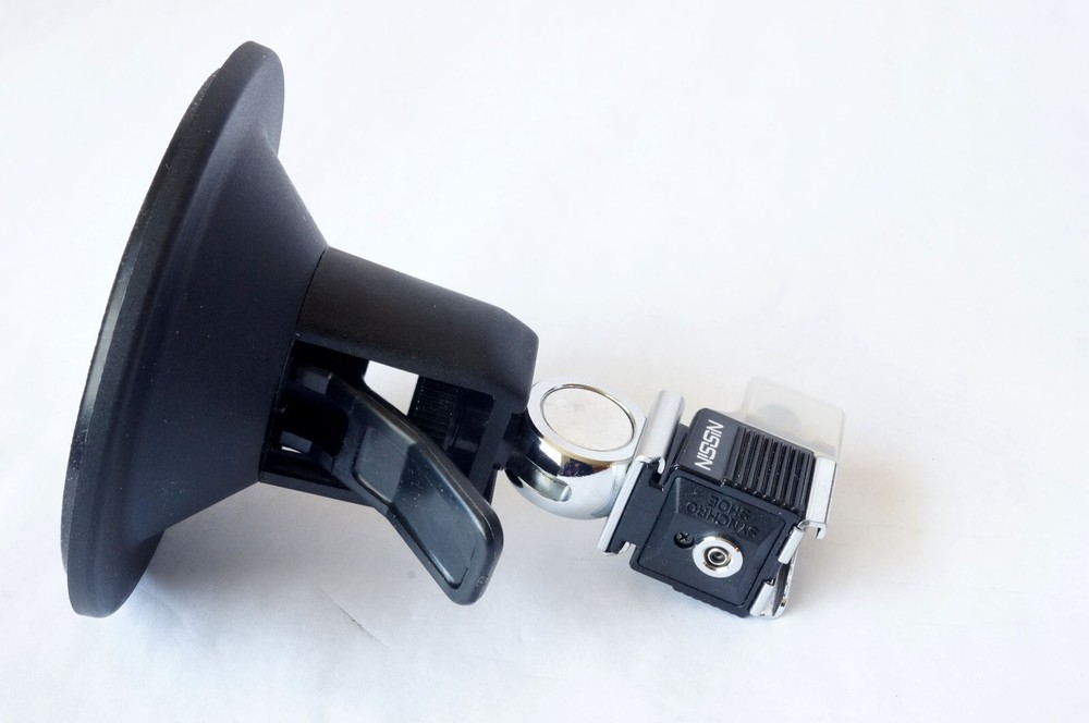 NISSIN SYNCHRO EYE MICRO CAMERA FLASH SLAVE with SUCTION CUP GOOD WORKING ORDER