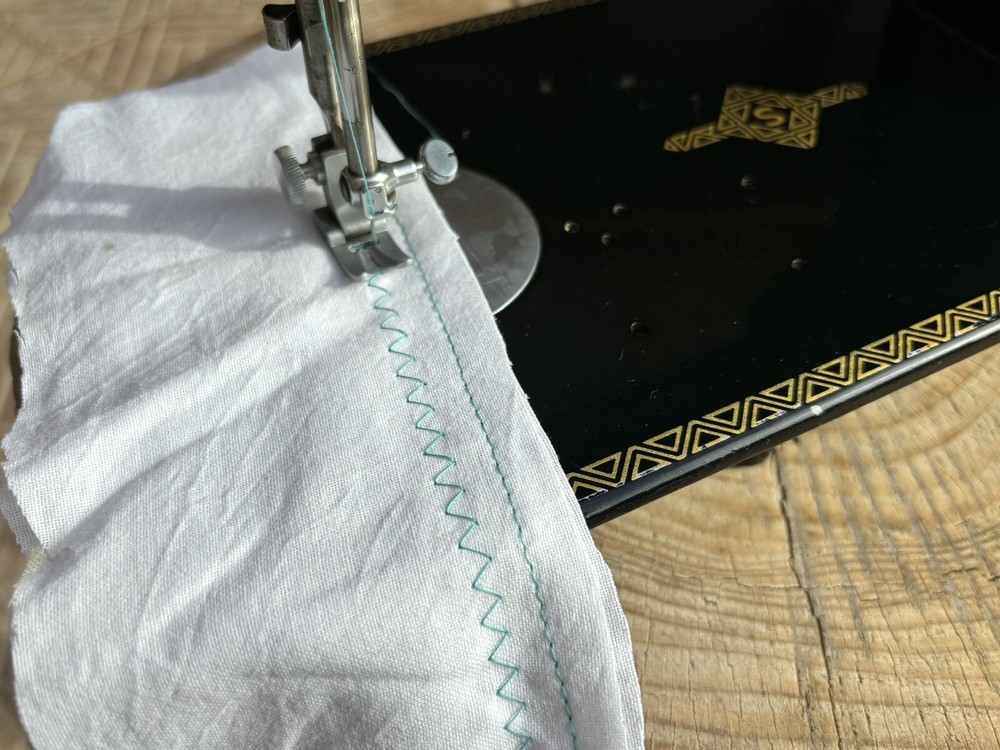 SINGER 306 sewing Machine