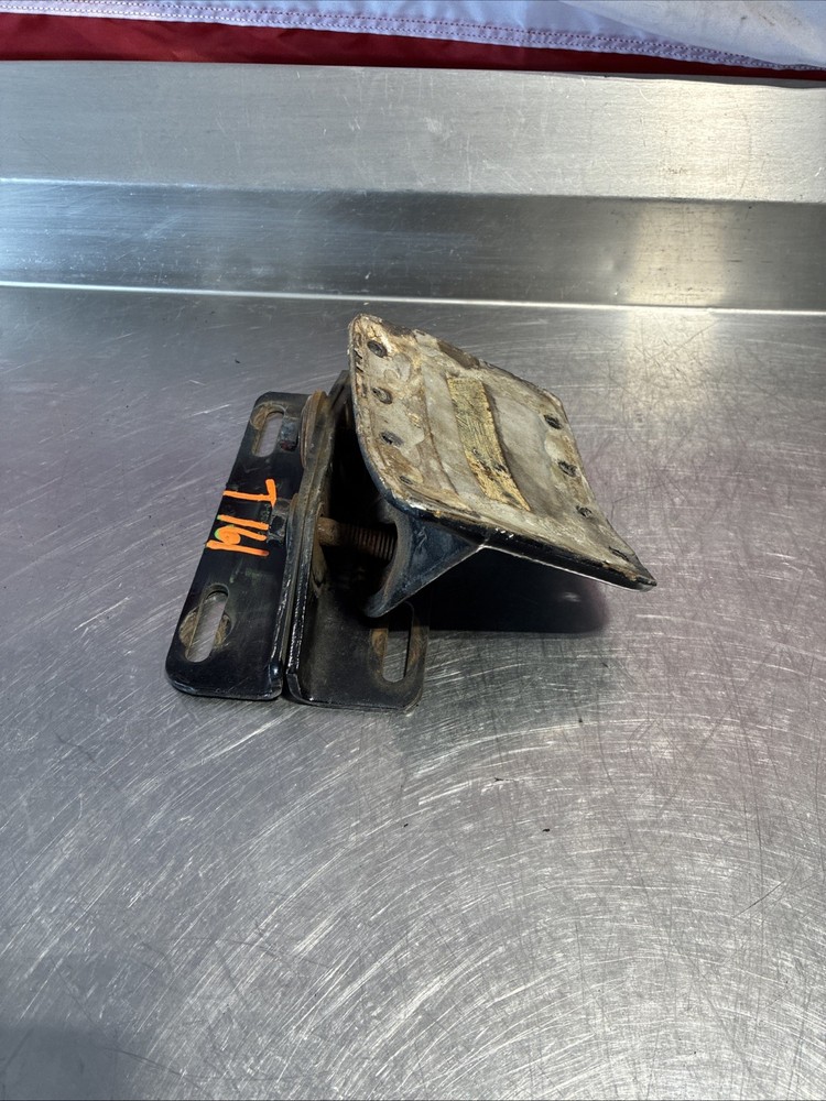 FREIGHTLINER BRACKET - UPPER EXHAUST SUPPORT, CAB MOUNTED, RH