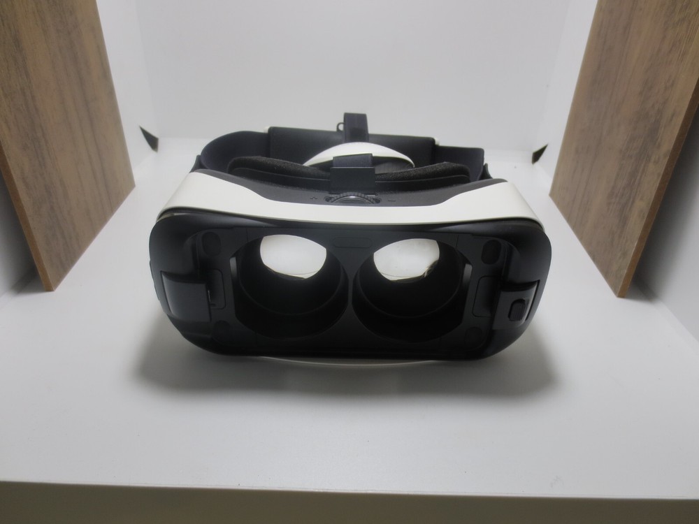 Samsung Gear VR Headset - SM-R321 - White