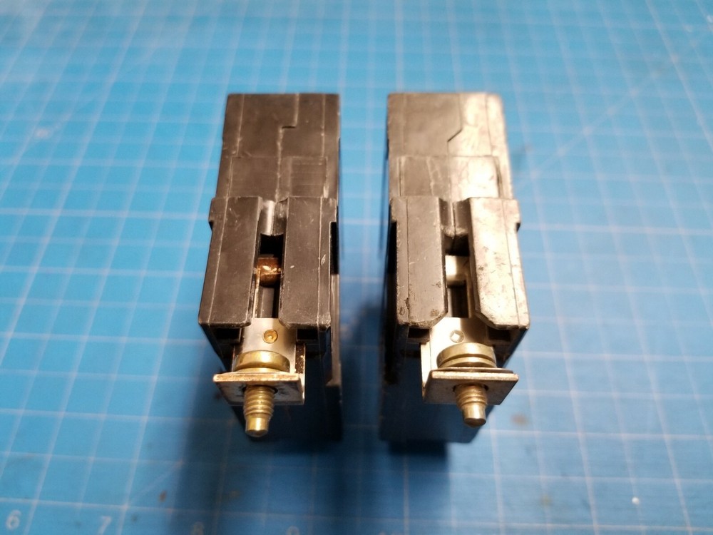 LOT 2 - 20 Amp Single Pole Wide General Electric GE Breakers Bolt On Type THQB