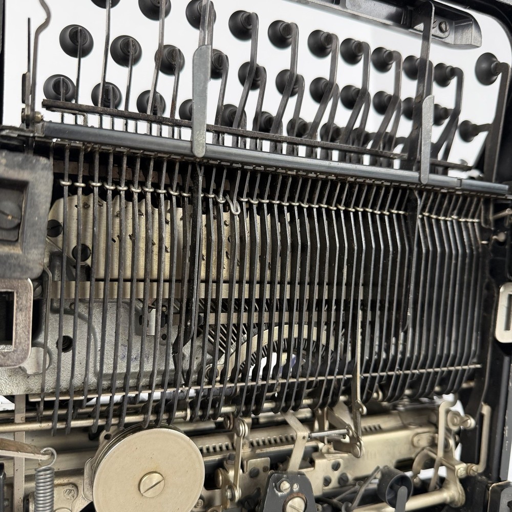 Remington Noiseless Model 7 Typewriter Working with Case