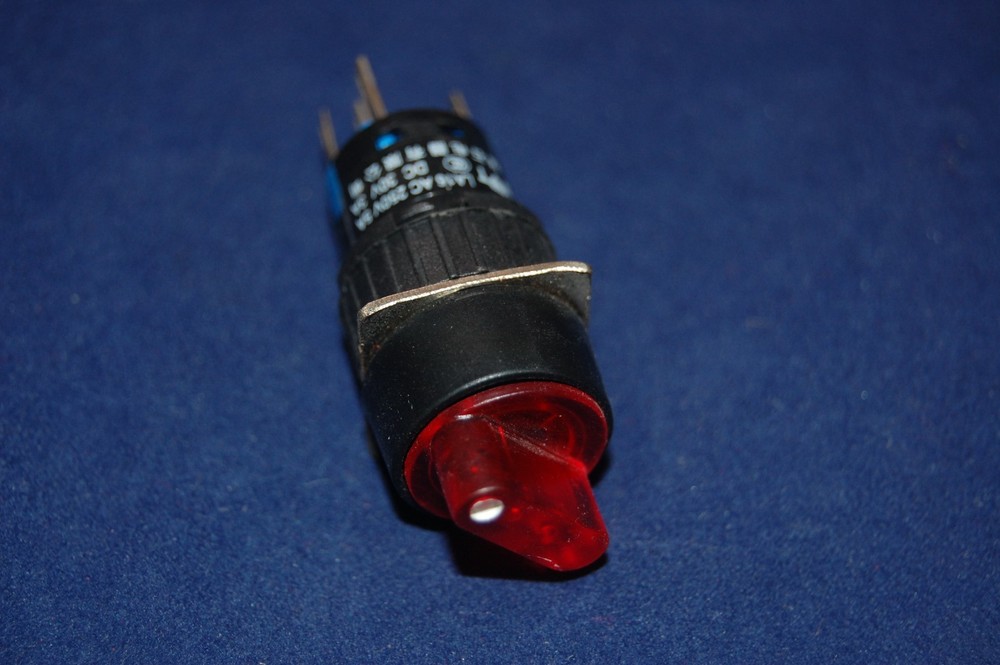 2PCS 16mm Round ILLUMINATED Selector switch 2 Position RED 24V LED MAINTAIN