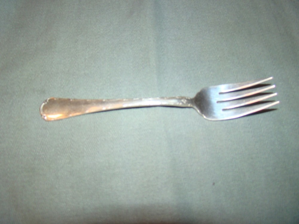 TOWLE STERLING SILVER PETIT POINT SALAD FORK NO MONOGRAM