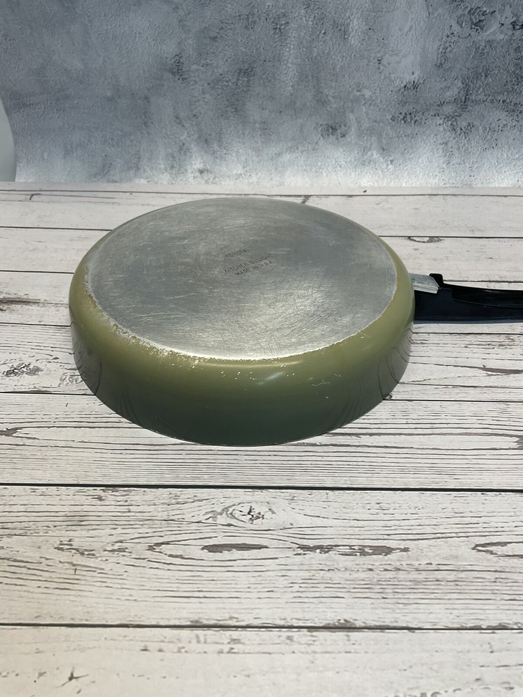 Vintage Kitchen Delight 10” Frying Pan