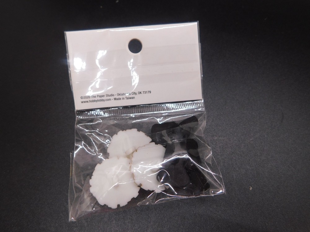 The paper studio Cheer shank back buttons 6pc