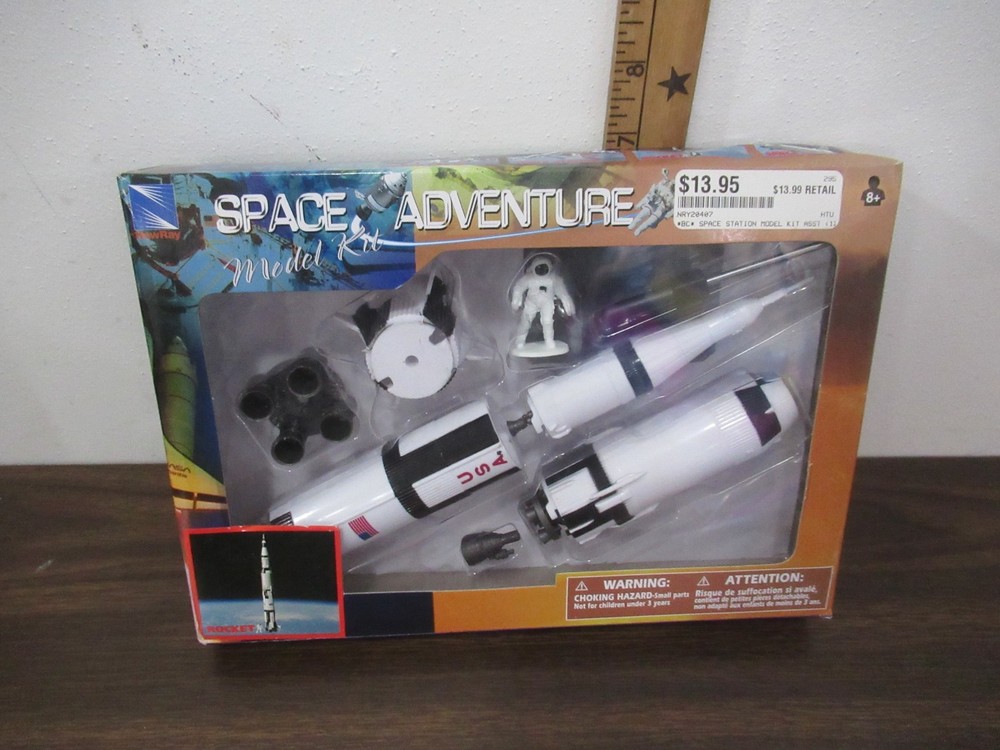 New Ray Space Adventure Model kit NEW