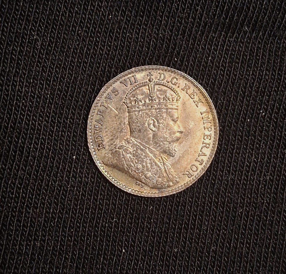 CANADA-1910 POINTED LEAVES 5 CENT SILVER-TONED UNCIRCULATED