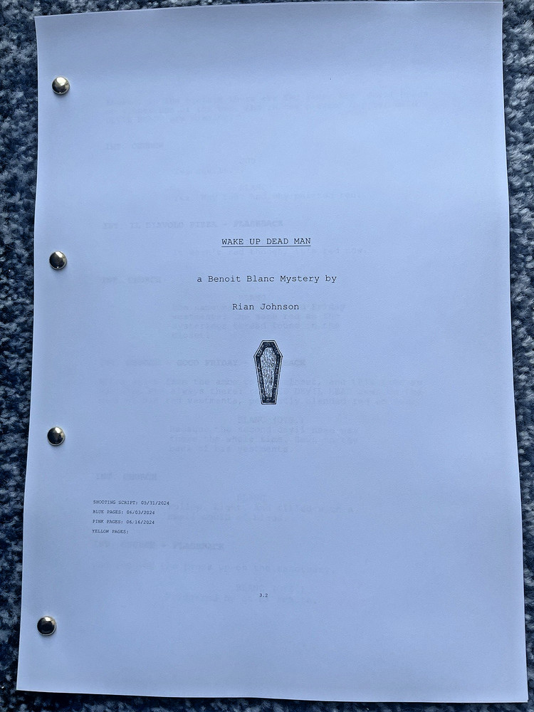 Wake Up Dead Man: A Knives Out Mystery Screenplay/ Script. Daniel Craig.