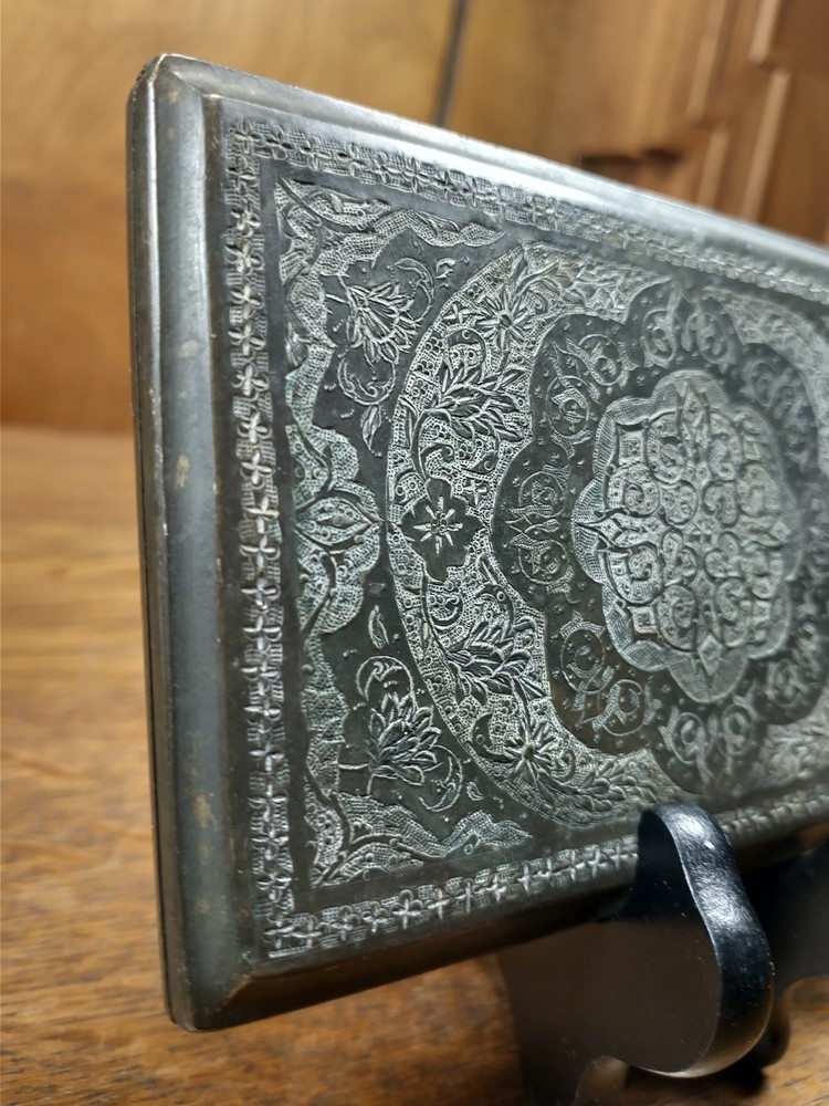 ANTIQUE VICTORIAN SILVER HAND ENGRAVED FLORAL CIGARETTE CASE