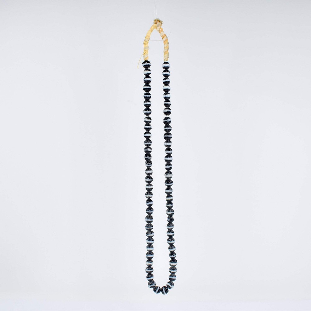 Dog Tooth Ruffle Black Trade Beads