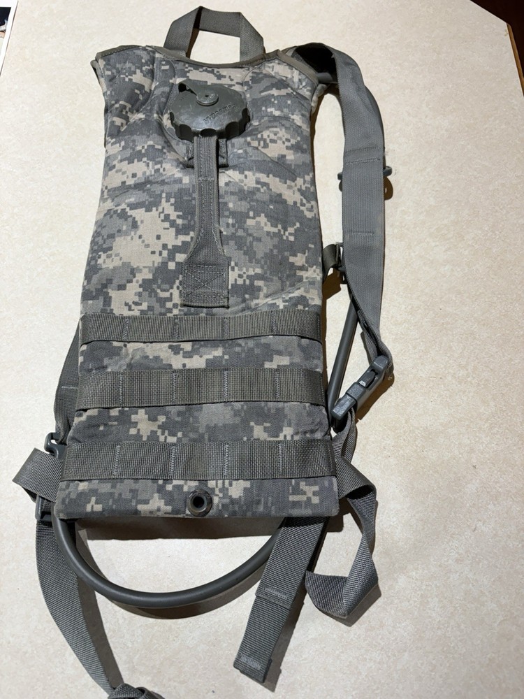 MOLLE II Hydration System Carrier Army Digital Camo