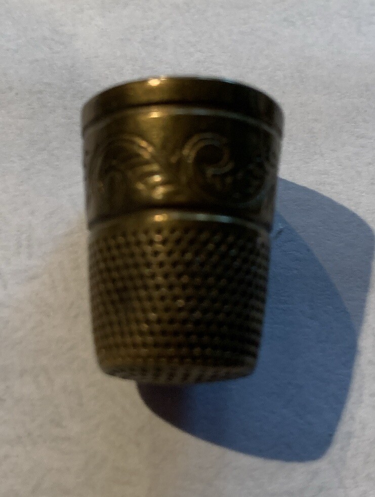 VINTAGE BRASS SEWING THIMBLE SCROLL DESIGN