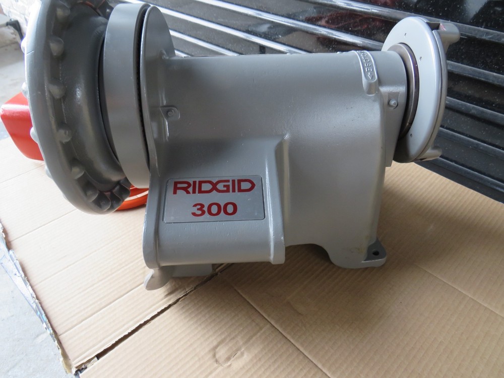 Reconditioned RIDGID® 300 Power Drive Pipe Threading Machine 41855 & Foot Switch