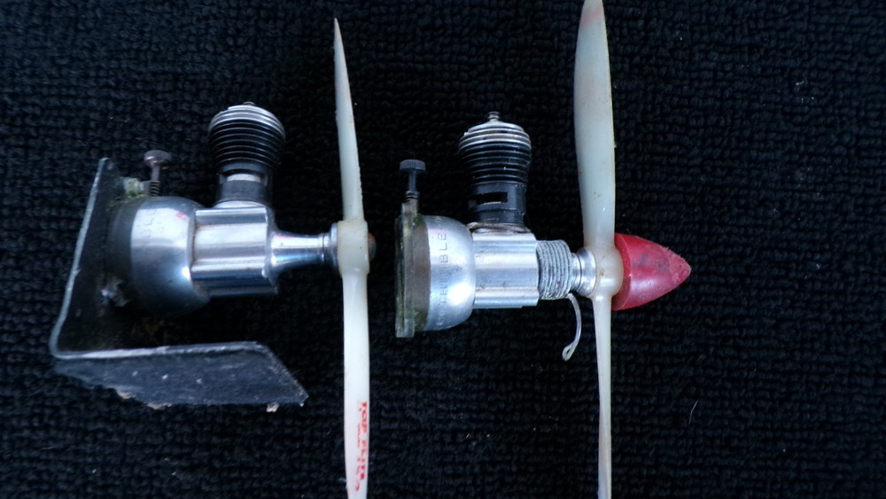 2 Thimble Drome Model Airplane Engines
