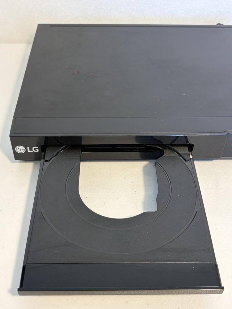 LG DP132 DVD Or CD Player With Remote & Cable In Good Condition