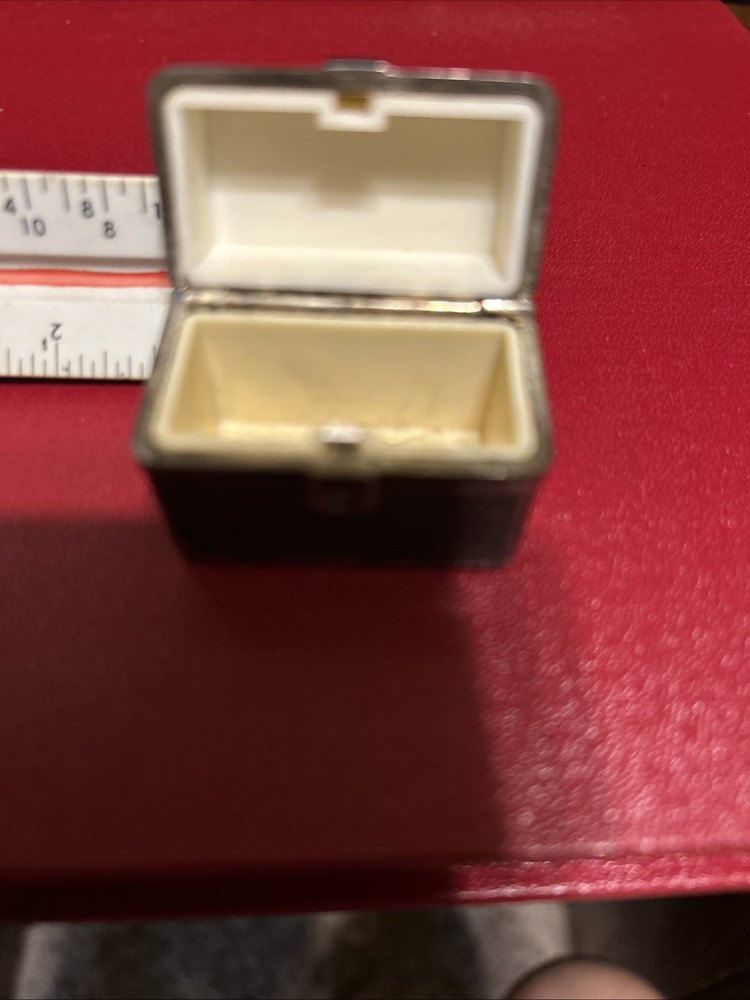 Miniature lunch box