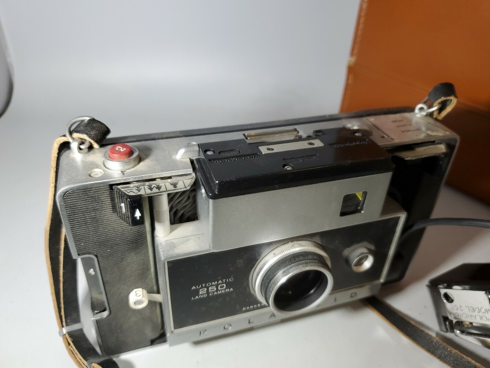 Vintage Land Camera Model 250-Flash-Leather Case