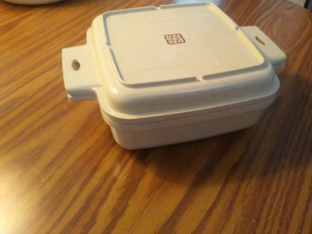 Littonware 1 Quart square microwave dish