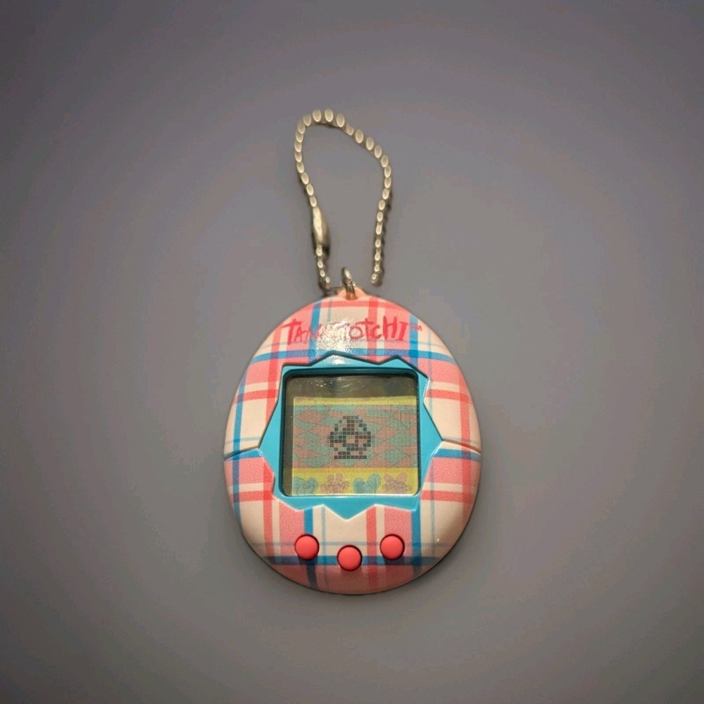 Tamagotchi Virtual Pet 2017 -pink plaid