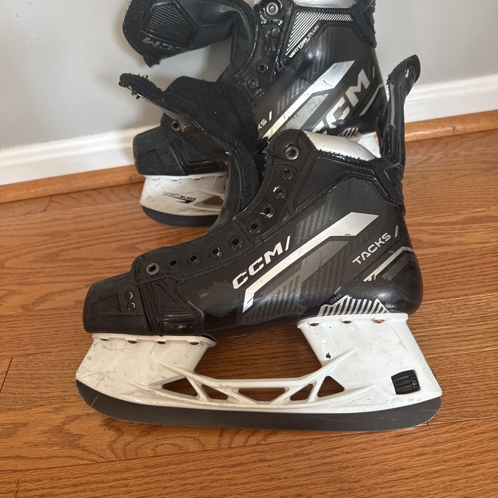 CCM SKATE S22 TACKS VECTOR PLUS INT - ,