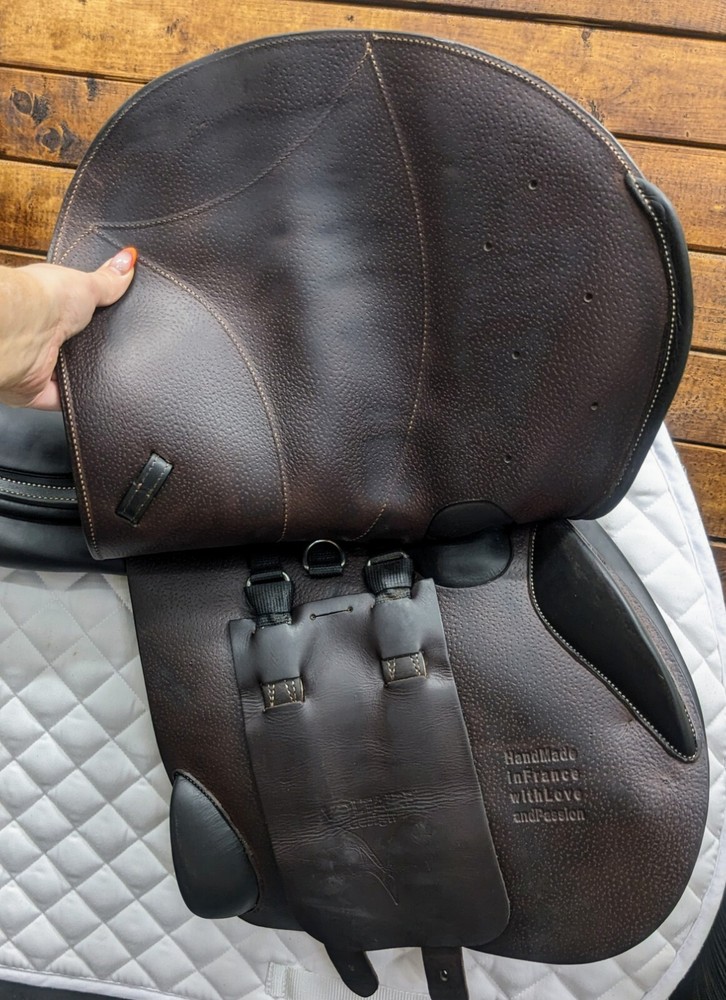 17.5" Voltaire Stuttgart 2A (2021) *Full Buffalo Leather*