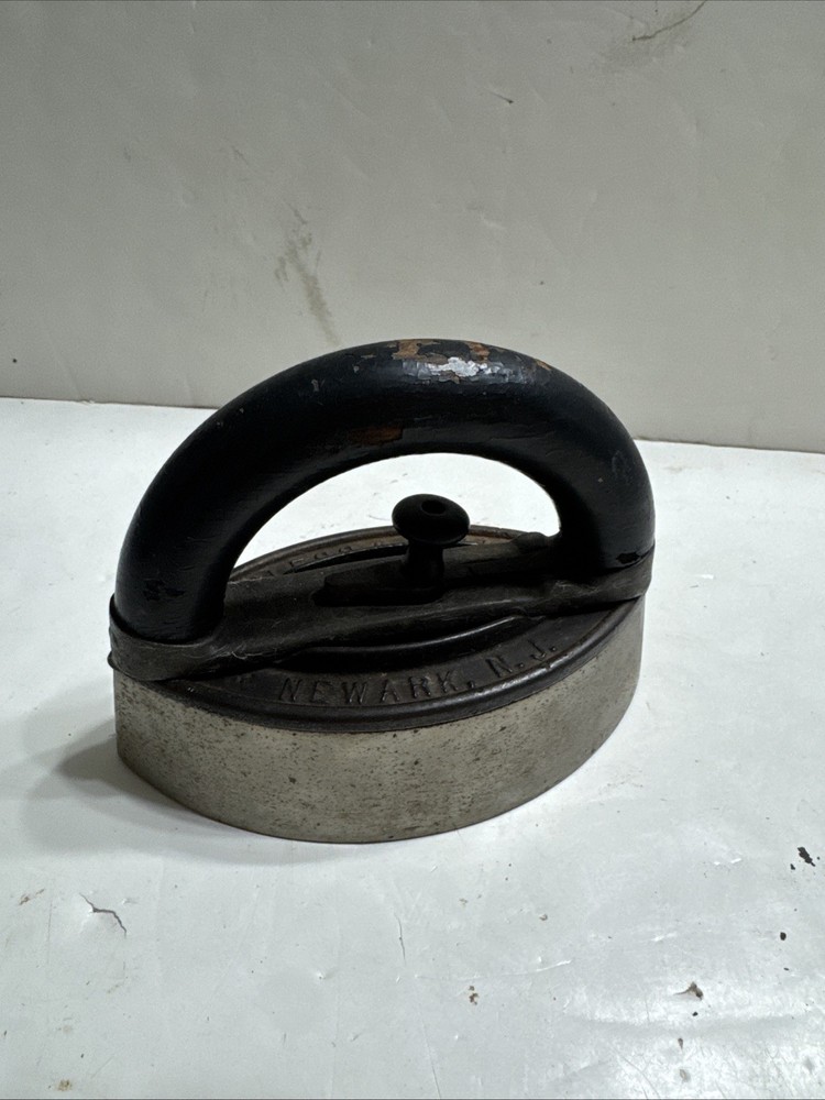Vintage BLESS & Drake Sad Iron Antique